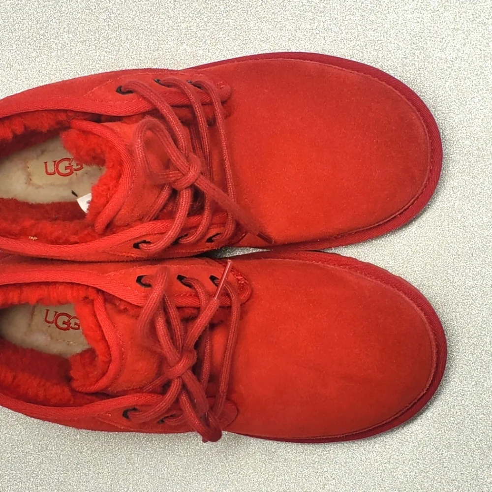 NWOB UGG Women size 11 Samba RedNeumel Sheepskin Lined Lace up (Men/youth SZ5) - Picture 1 of 6